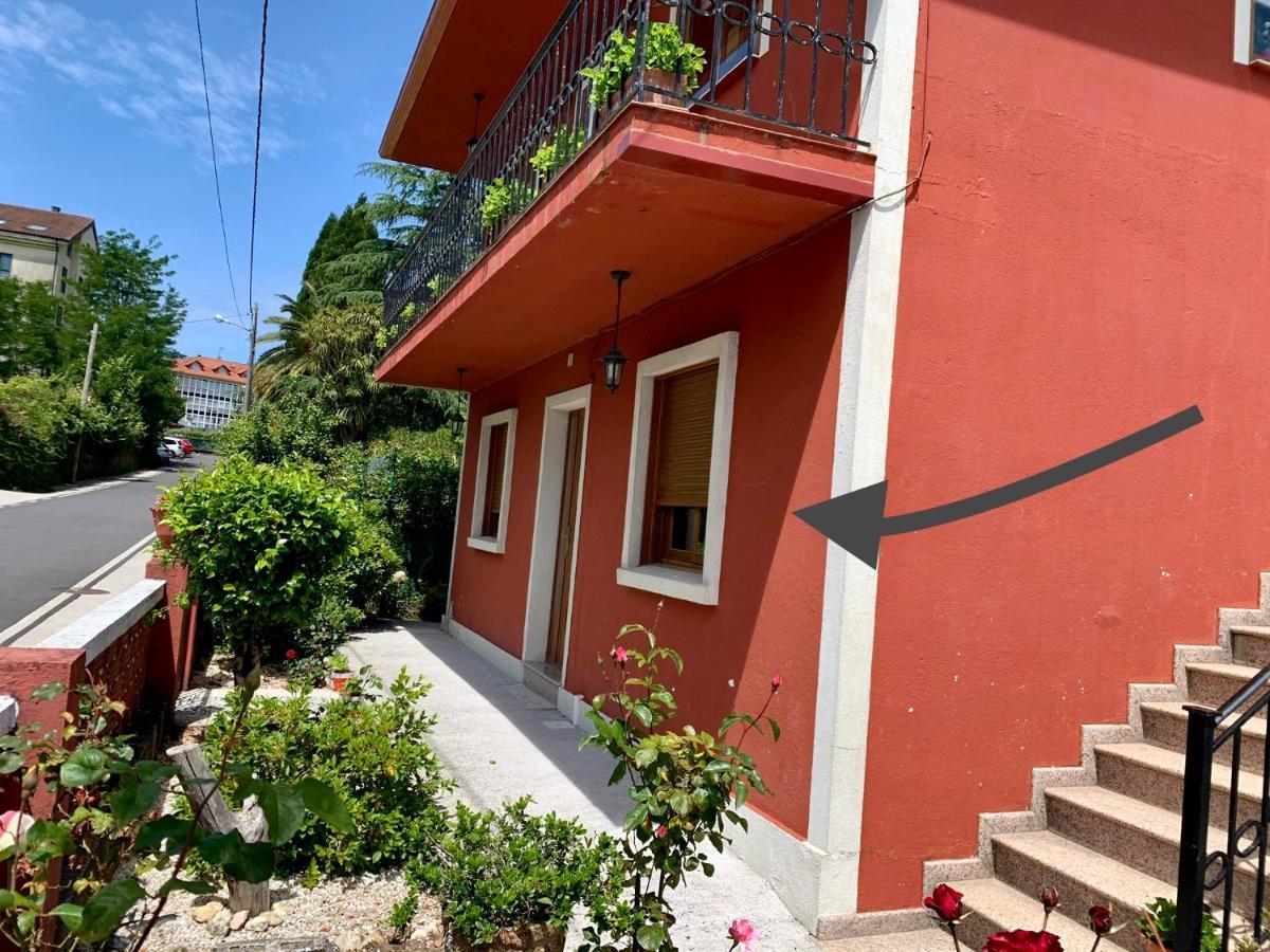 A Casa Vermella Con Jardin A 10 Minutos De Santiago De Compostela Lejlighed Ortono Eksteriør billede