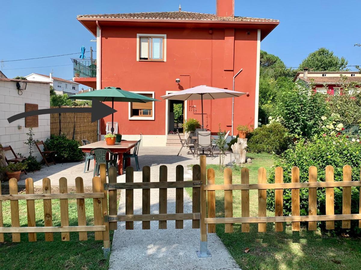 A Casa Vermella Con Jardin A 10 Minutos De Santiago De Compostela Lejlighed Ortono Eksteriør billede