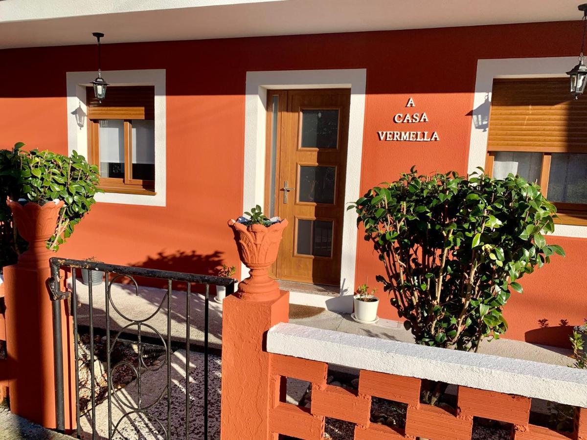 A Casa Vermella Con Jardin A 10 Minutos De Santiago De Compostela Lejlighed Ortono Eksteriør billede