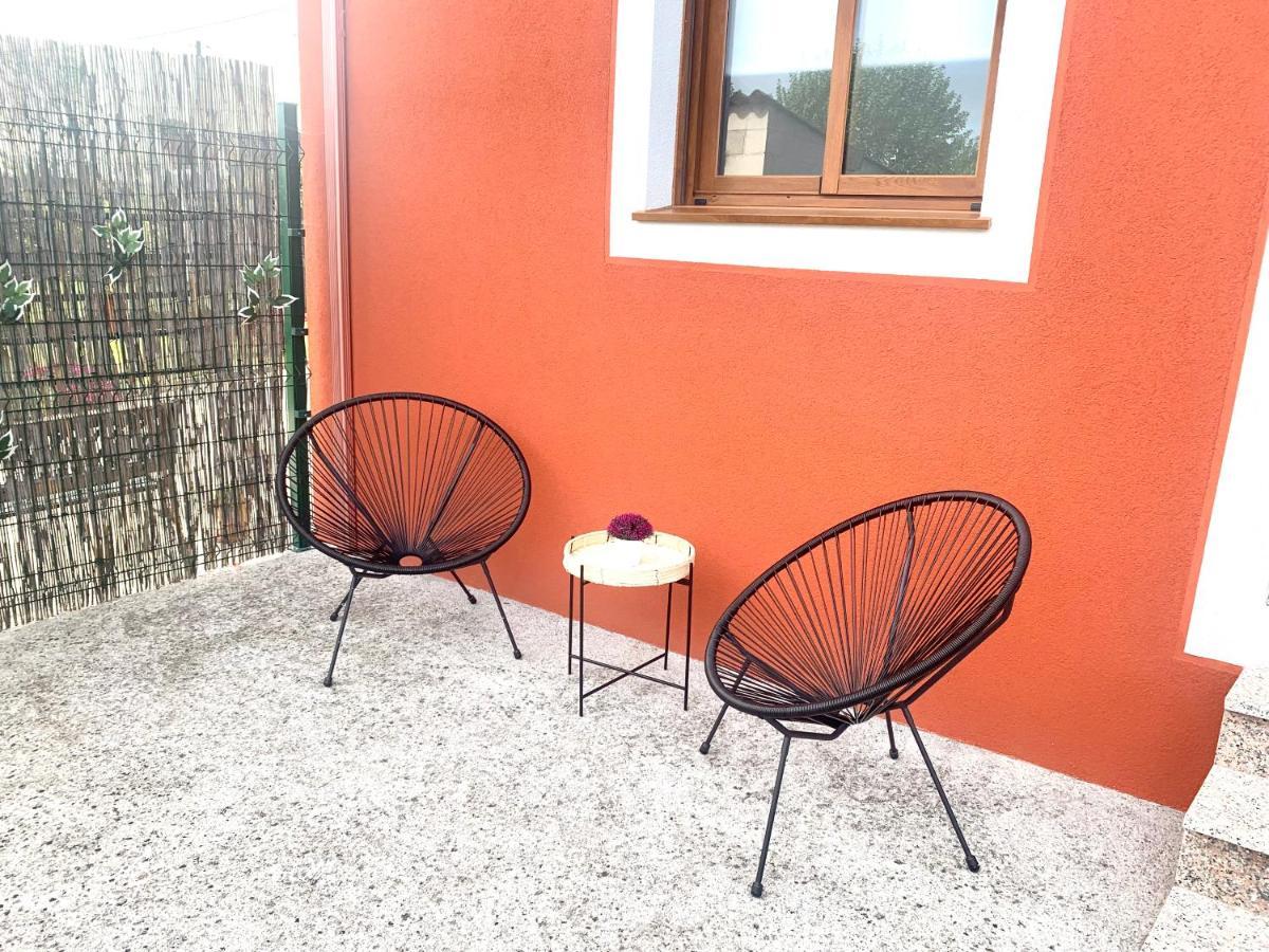 A Casa Vermella Con Jardin A 10 Minutos De Santiago De Compostela Lejlighed Ortono Eksteriør billede